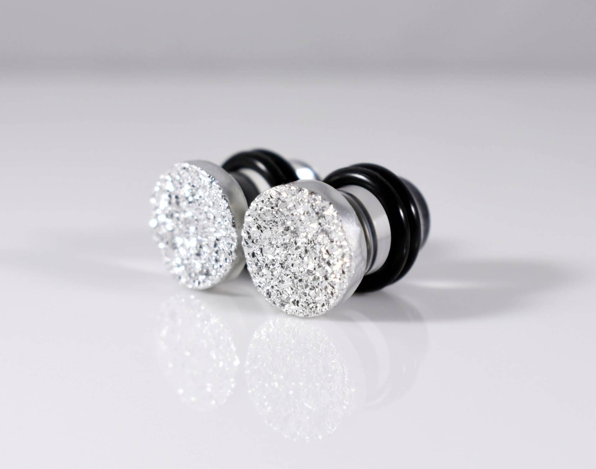 Plug-Ohrringe - Silber-Titan-Imitat-Drusen-Glitzer, 4 G, 2 0 G Und 00 von TinyLittleFunBits