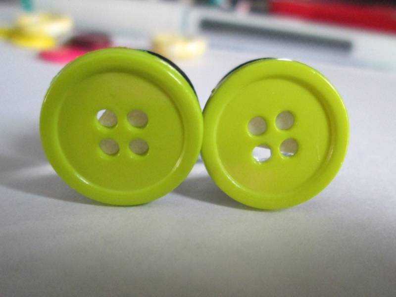 Plugs - Hell Lime-Yellow Button 0G, 00G, 7/16 in Und 1/2 In von TinyLittleFunBits