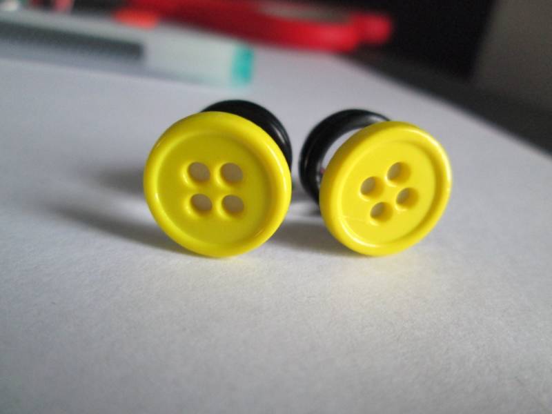 Plugs - Knallgelber Button 2G, 0G Und 00G von TinyLittleFunBits