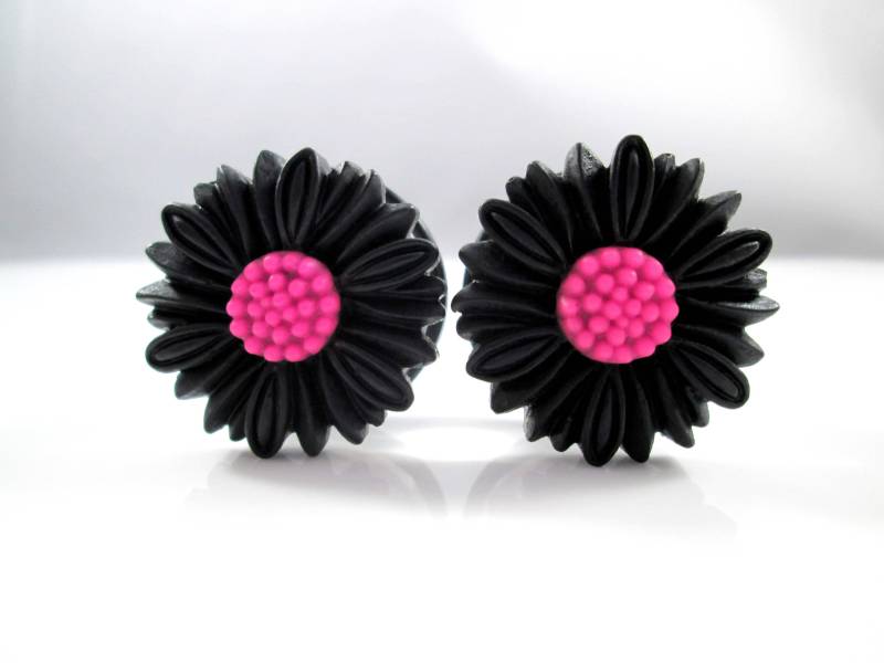 Schwarze Gänseblümchen Blumen-Plugs Hot Pink Mitte | 3/4 Zoll, 7/8 Zoll von TinyLittleFunBits