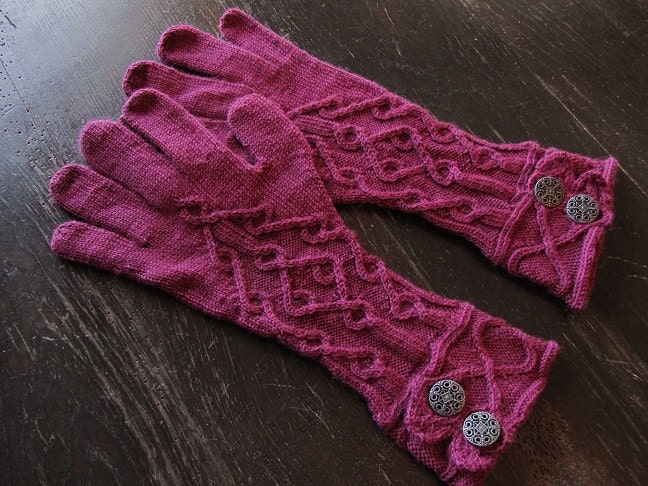 Cochenille Handschuhe, Handgefärbt, Gestrickte Viktorianisch, Gothic, Größe Small/Medium von TinyManor