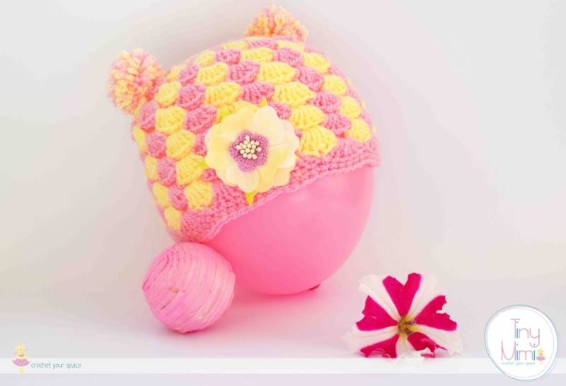 Gehäkelte Baby Mütze Rosa Pom Blumen Mützchen von TinyMimiMimi