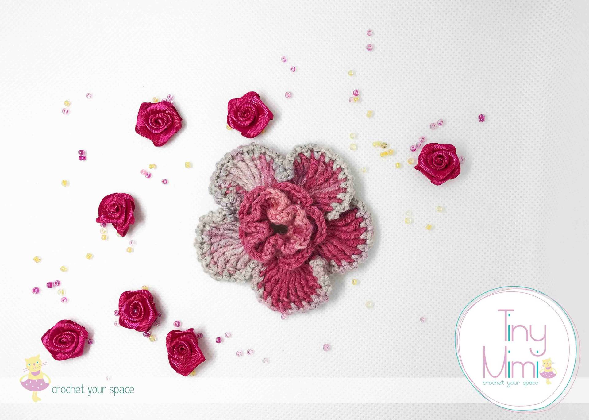 Gehäkelte Blume Applikation Pinke Und Graue Baumwollverzierung | 6.5 cm von TinyMimiMimi