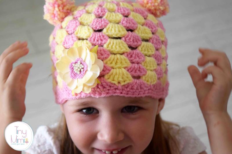 Gehäkelte Bommelmütze Baby Mädchen Mütze Mit Blume von TinyMimiMimi