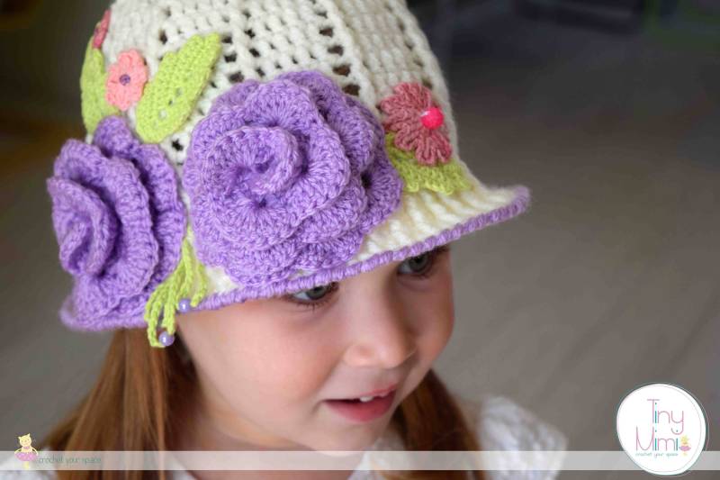 Gehäkelte Cloche Mütze Winter Panamahut Mit Rose Für Baby Mädchen von TinyMimiMimi