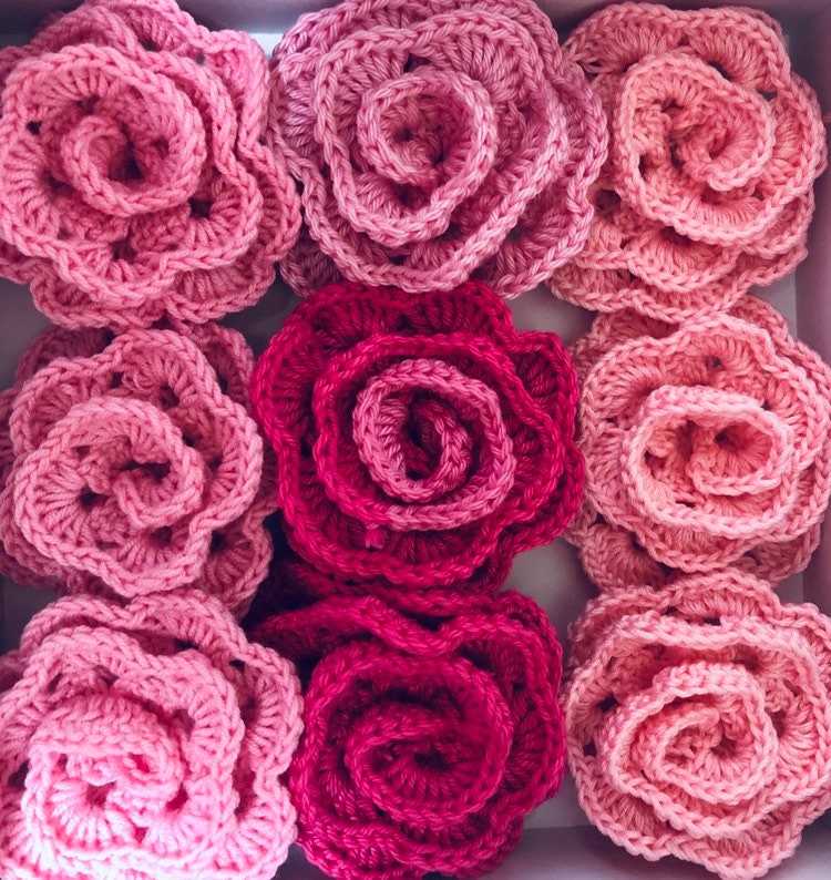 Gehäkelte Rosen Applikation Set 3D Blumen Verzierungen | 5 Stück von TinyMimiMimi