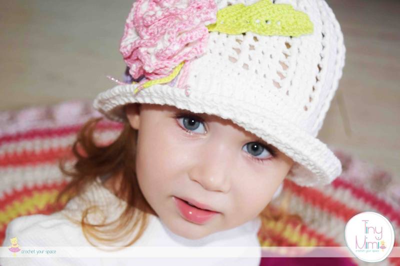 Gehäkelter Panama Sonnenhut Mädchen Sommer Strand Hut Mit Rose von TinyMimiMimi