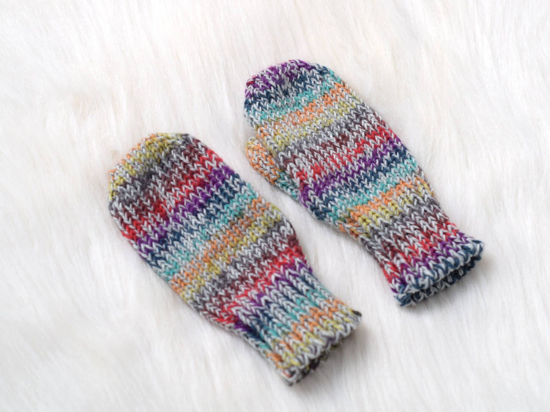 Gestreifte Kinderhandschuhe in Gedeckten Farben, Handgestrickte Kleinkindhandschuhe, Wolle, Winteraccessoires, Kinderhandschuhe, Größe 3-5 Jahre von TinyOrchids