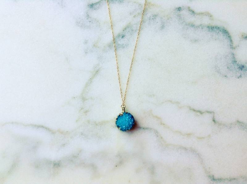 Blaue Druzy Halskette, Druzy Schmuck, Glitzernde Natürliche Blaue Blauer Halskette Blaue Druzy Halskette, Druzy Schmuck, Glitzernde Natürliche Blaue Blauer Halskette von TinyRosesJewelry