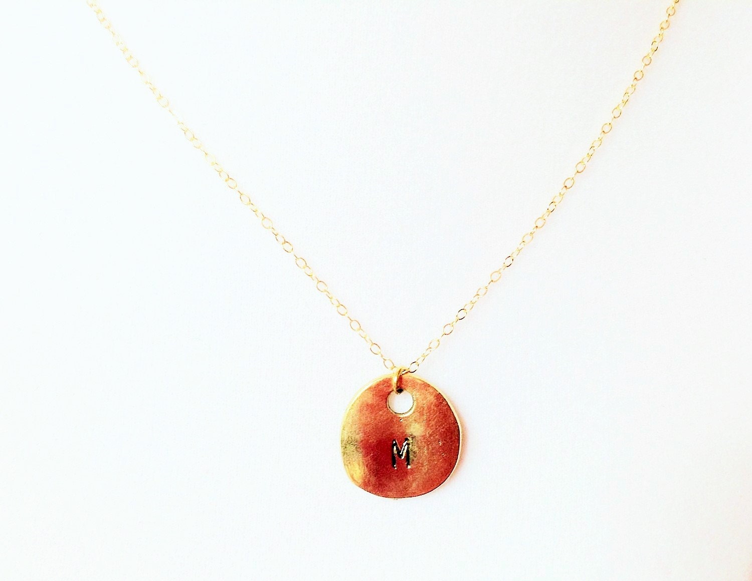 Brief Gold Halskette, Personalisierte Gold Erste Kette, Zierliche Buchstaben Charm Halskette Brief Gold Halskette, Personalisierte Gold Erste Kette, Zierliche Buchstaben Charm Halskette von TinyRosesJewelry