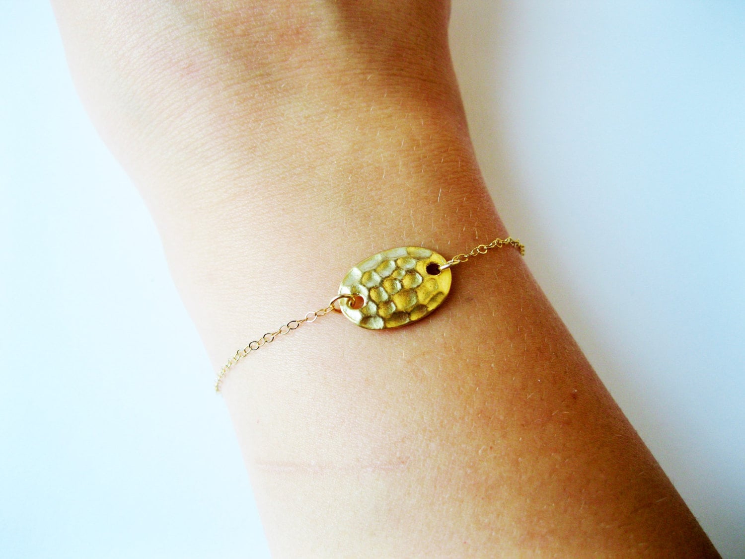 Gold-Armband Gehämmert, Gold Schmuck, Schlichtes Armband, Niedlichen Moderne Stapeln Alltäglichen Armband Gold-Armband Gehämmert, Gold Schmuck, Schlichtes Armband, Niedlichen Moderne Stapeln Alltäglichen Armband von TinyRosesJewelry