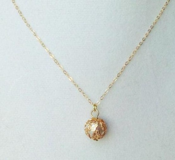 Gold Perle Halskette, Tropfen Filigrane Mutter Gold Perlenschmuck, Moderne Braut Gold Perle Halskette, Tropfen Filigrane Mutter Gold Perlenschmuck, Moderne Braut von TinyRosesJewelry
