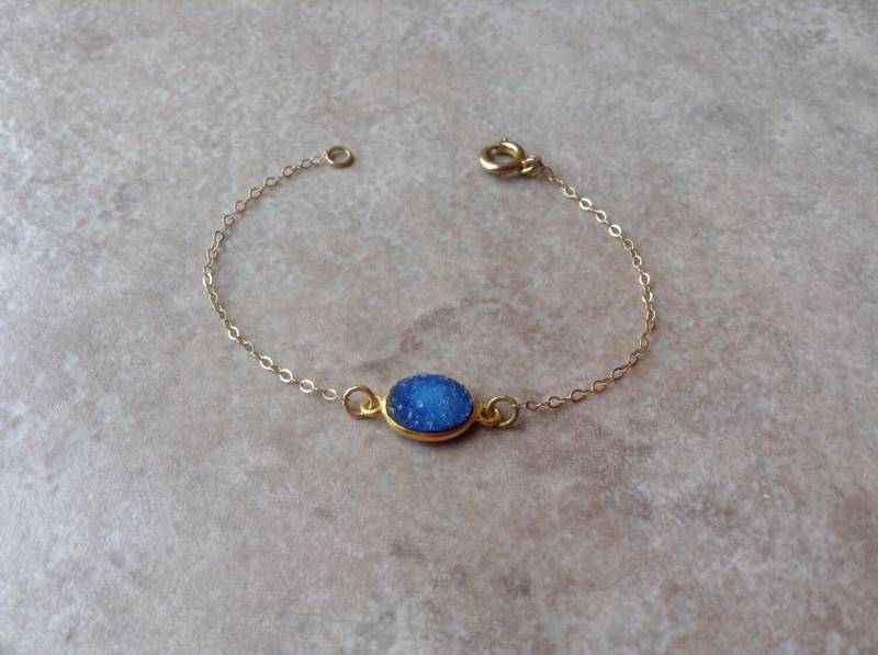 Kleine Blaue Druzy Armband, Blau Druzy Schmuck, Kleine Minimalistisch, Zarte Elegante Funkelnde Zierliche Kleine Blaue Druzy Armband, Blau Druzy Schmuck, Kleine Minimalistisch, Zarte Elegante Funkelnde Zierliche von TinyRosesJewelry
