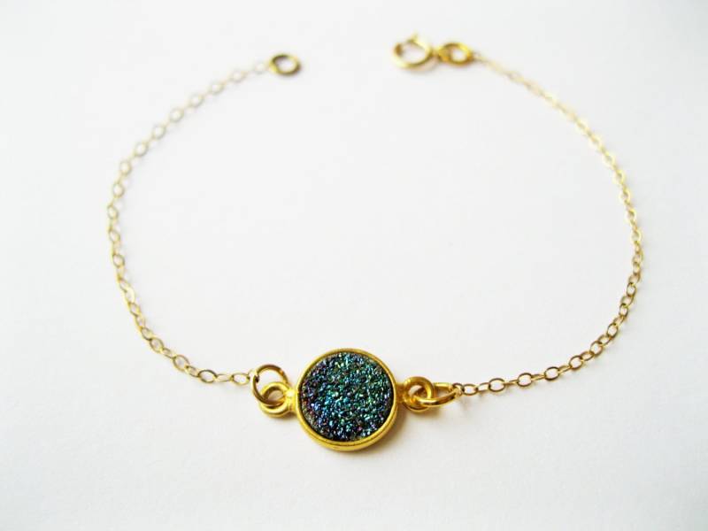 Kleine Grüne Druzy Armband, Grün Mimalist Schmuck, Zarte Moderne Schmuck Kleine Grüne Druzy Armband, Grün Mimalist Schmuck, Zarte Moderne Schmuck von TinyRosesJewelry