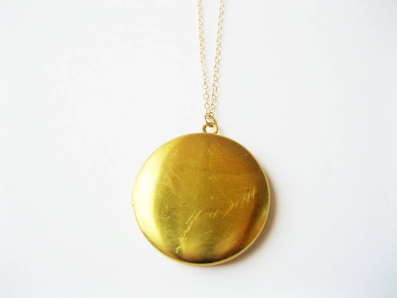 Large Medaillon Halskette, Messing Layering Große Gold Moderne Halskette Large Medaillon Halskette, Messing Layering Große Gold Moderne Halskette von TinyRosesJewelry