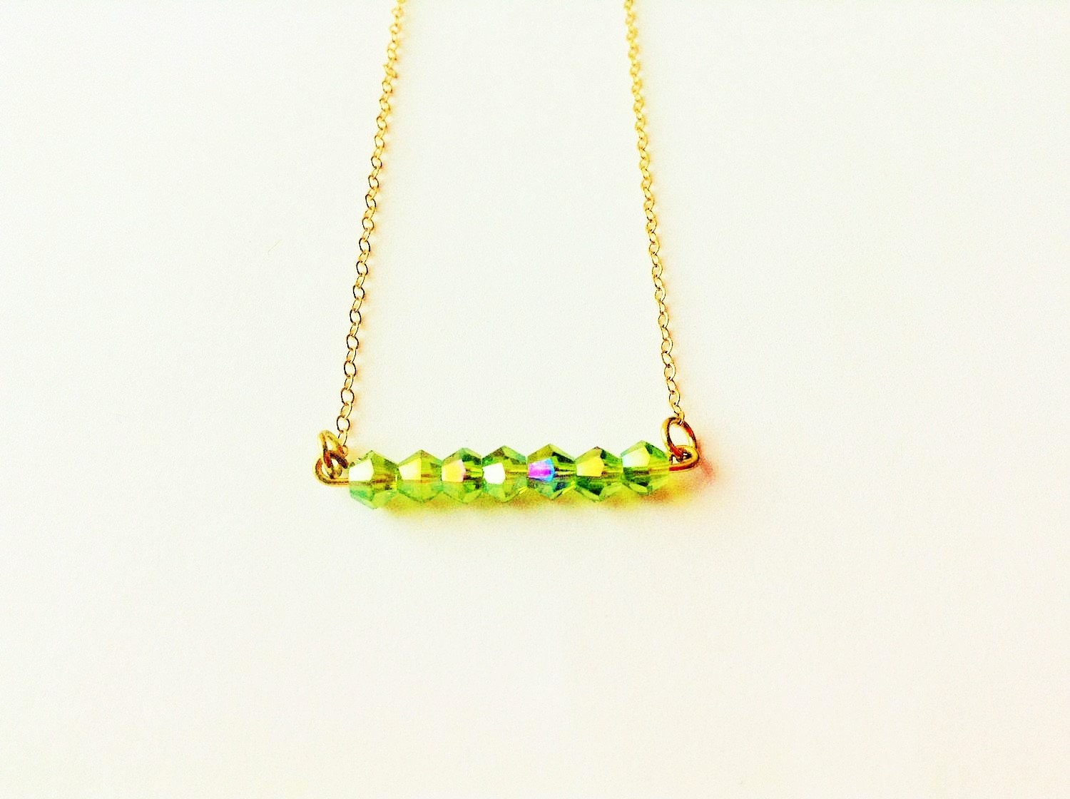 Leichte Grüne Halskette, Winzige Perlen Kleine Schmuck, Moderne Gold Zierliche Kette Leichte Grüne Halskette, Winzige Perlen Kleine Schmuck, Moderne Gold Zierliche Kette von TinyRosesJewelry