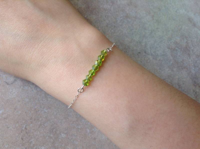 Leichte Grüne Perlen Armband, Winzigen Winzige Schmuck, Modernes Zierliche Goldarmband Leichte Grüne Perlen Armband, Winzigen Winzige Schmuck, Modernes Zierliche Goldarmband von TinyRosesJewelry