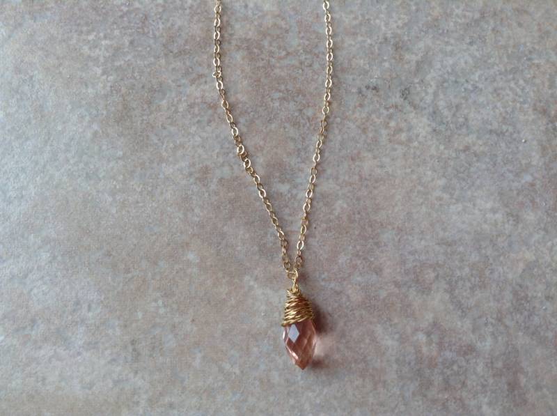 Leichte Rosa Kristall Kette, Draht Gewickelt Schmuck, Edelstein Halskette, Zarte Zierliche Gold Winzige Rosa Schmuck Leichte Rosa Kristall Kette, Draht Gewickelt Schmuck, Edelstein Halskette, Zarte Zierliche Gold Winzige Rosa Schmuck von TinyRosesJewelry