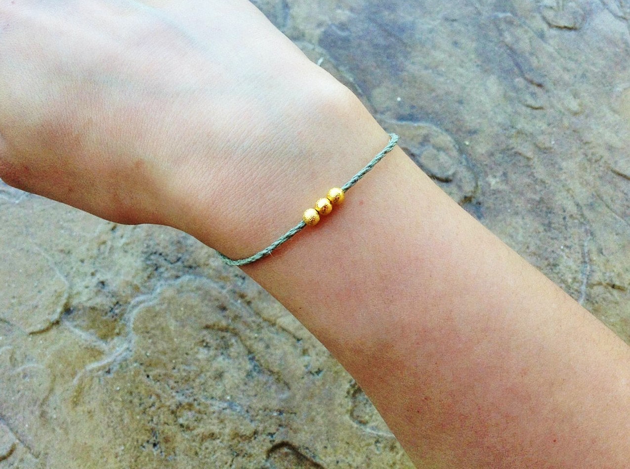 Natürliches Grün Hanf Armband, Armband Grün Zeichenfolge, Zen Süße Zierliche Zarte Jeden Tag Grüne Perlen Natürliches Grün Hanf Armband, Armband Grün Zeichenfolge, Zen Süße Zierliche Zarte Jeden Tag Grüne Perlen von TinyRosesJewelry