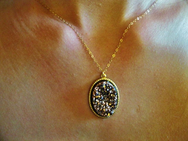 Ovale Funkelnde Anhänger Halskette, Rosa Druzy Aussehen Gleichermaßen, Modeschmuck, Halskette Faux Druzy, Einzigartigen Schmuck Moderne Ovale Funkelnde Anhänger Halskette, Rosa Druzy Aussehen Gleichermaßen, Modeschmuck, Halskette Faux Druzy, Einzigartigen Schmuck Moderne von TinyRosesJewelry