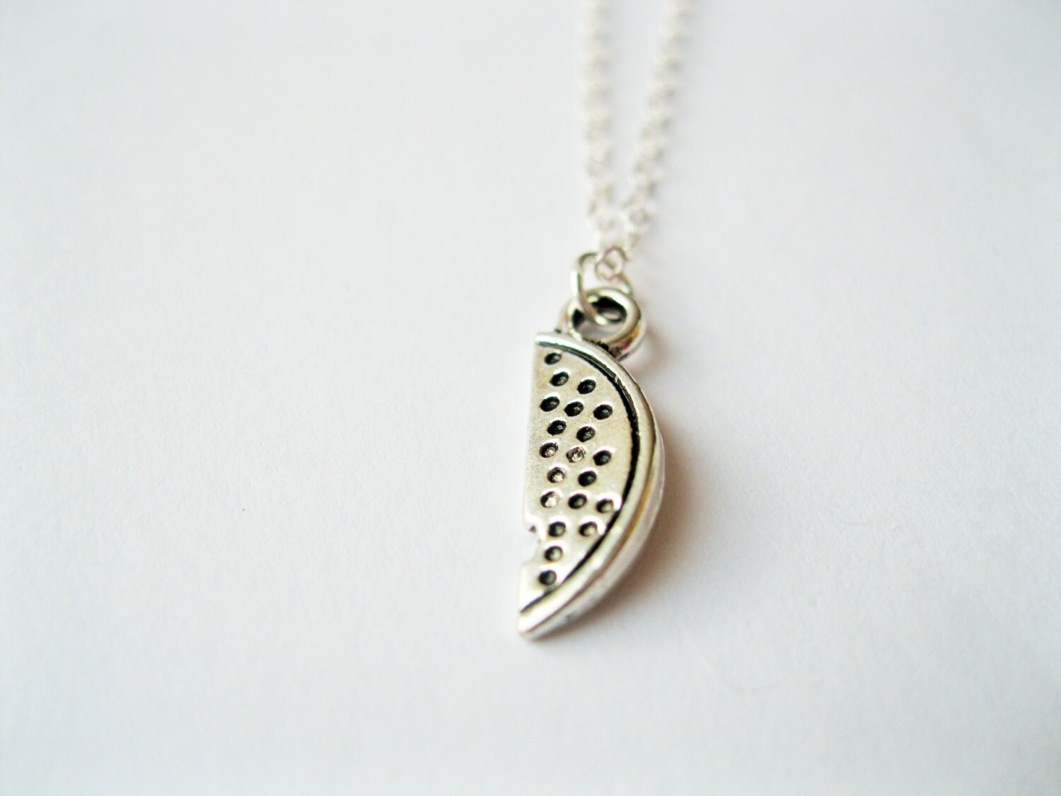 Wassermelone Halskette, Kleine Silber Zierliche Sterling Silber Alltägliche Collier, Sommer Obst-Halskette Wassermelone Halskette, Kleine Silber Zierliche Sterling Silber Alltägliche Collier, Sommer Obst-Halskette von TinyRosesJewelry