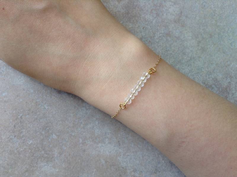Weißer Kristall Perlen Armband, Zierliche Goldarmband, Moderne Kristall-Bar-Armband, Zarte Weißer Kristall Perlen Armband, Zierliche Goldarmband, Moderne Kristall-Bar-Armband, Zarte von TinyRosesJewelry