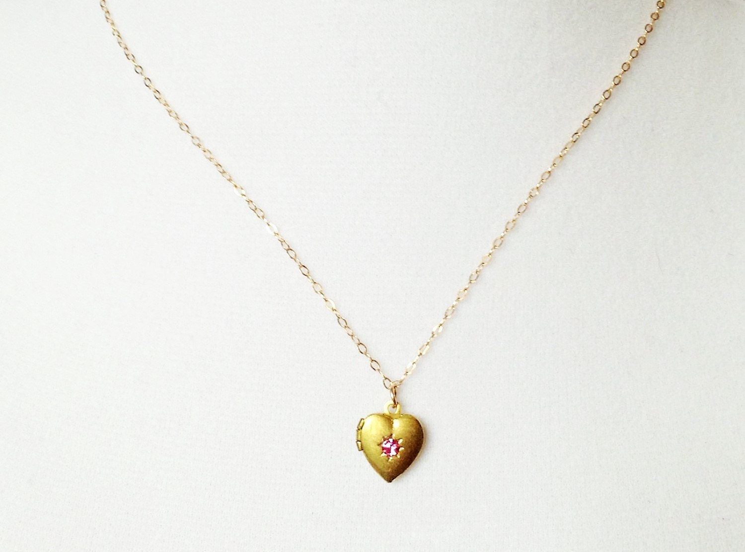 Winzige Herz Medaillon Halskette, Rosa Zierliche Süße Minimalistisch Winzige Herz Medaillon Halskette, Rosa Zierliche Süße Minimalistisch von TinyRosesJewelry