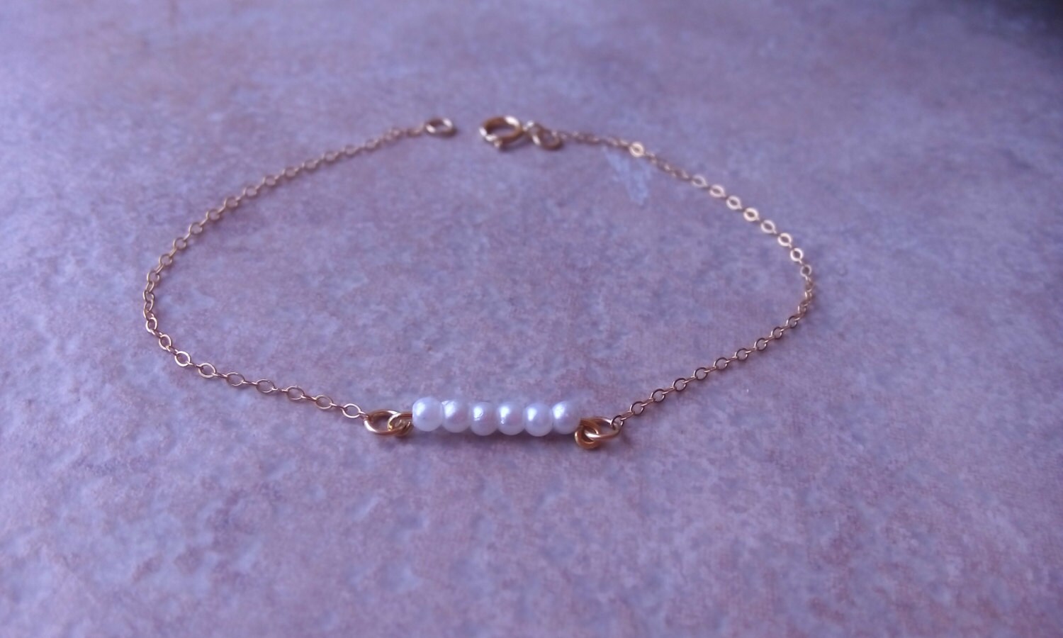 Zierliche Goldarmband, Teeny Tiny Armband, Winzige Weiße Perlen Perlenschmuck, Kleine Perlen-Armband, Gold Zarte Zierliche Goldarmband, Teeny Tiny Armband, Winzige Weiße Perlen Perlenschmuck, Kleine Perlen-Armband, Gold Zarte von TinyRosesJewelry