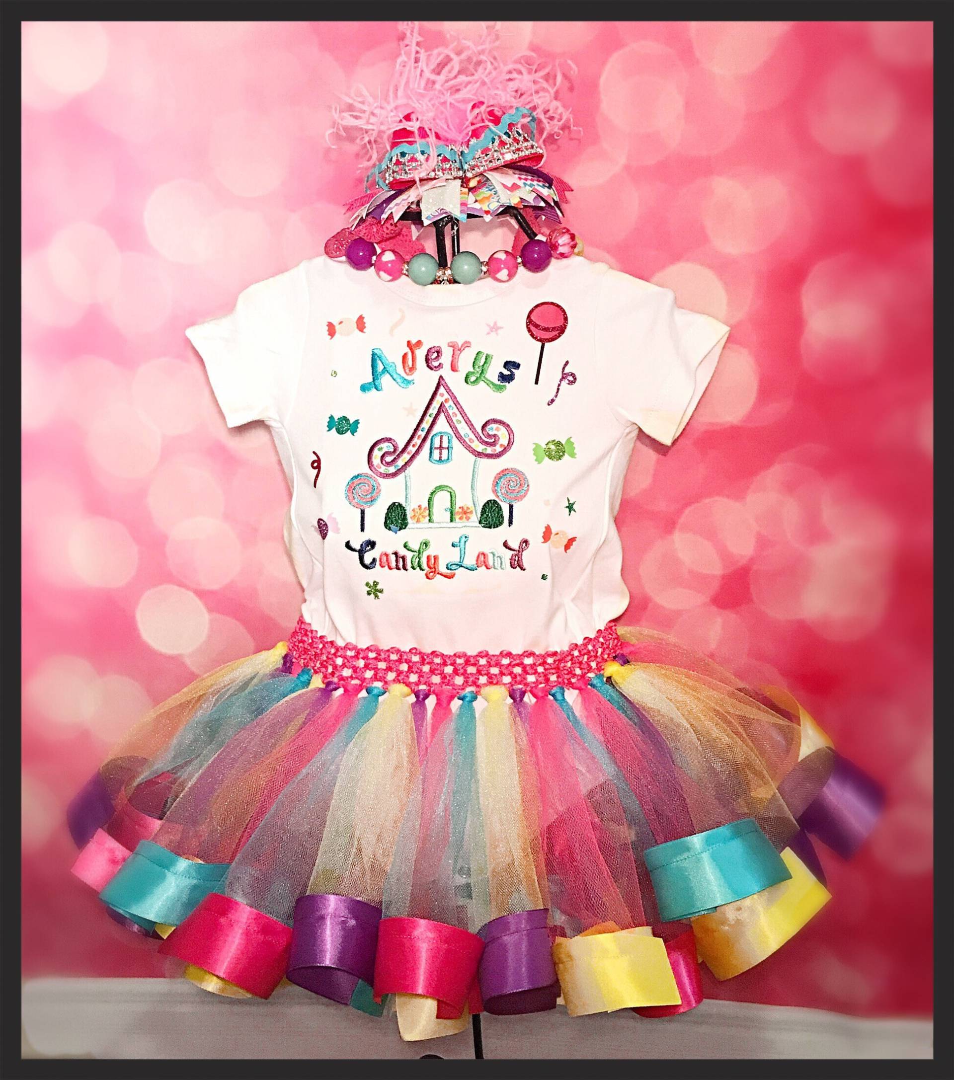 Candy Land Geburtstag Outfit - Band-Ordnungs Tutu, Gesticktes Hemd Und Bogen-Candy Party-Erste Outfit-Monogrammiert von TinyToesTutuBoutique