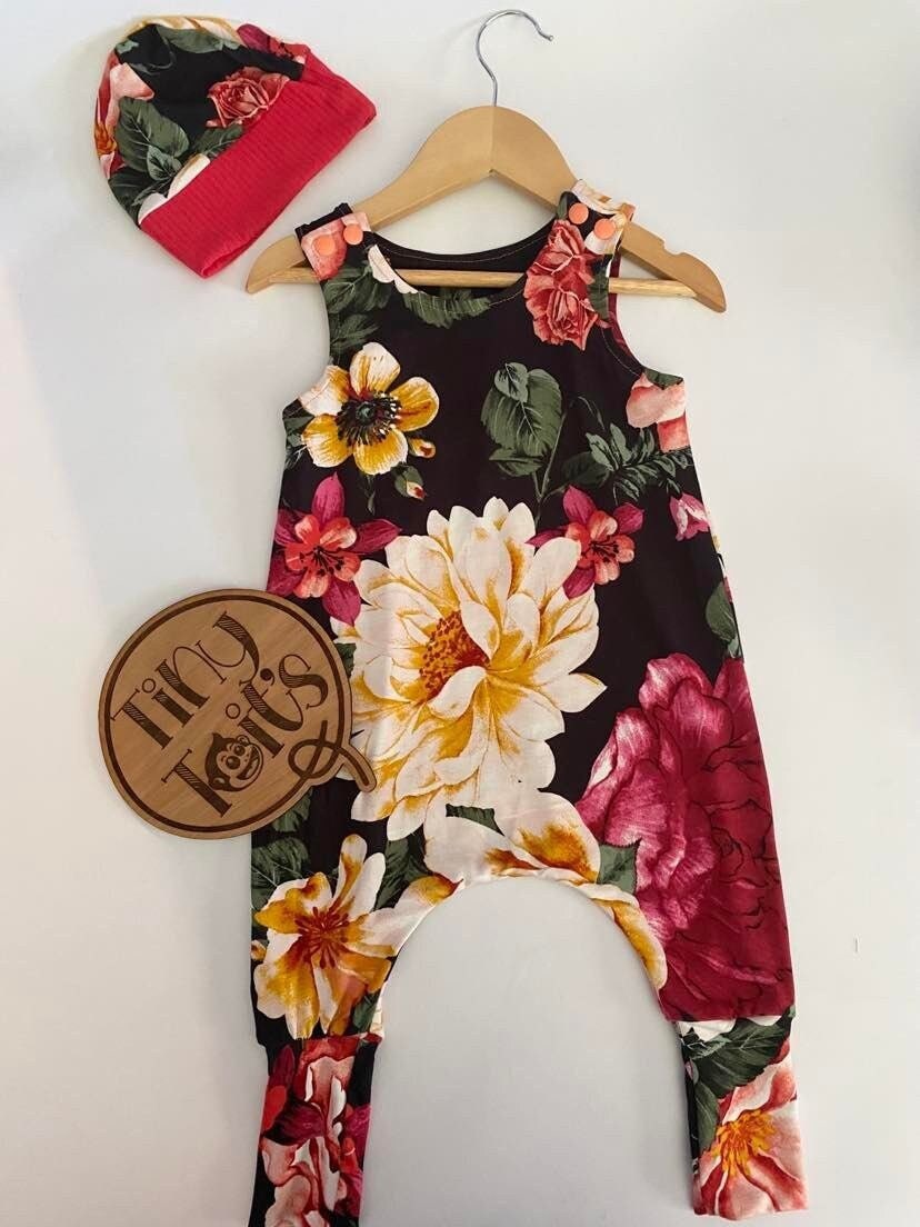 Schwarz Floral Baby Kleinkind Strampler Overall Bambus Baumwolle Extra Weiche Passende Beanie Größe 6-9 Monate von TinyToits