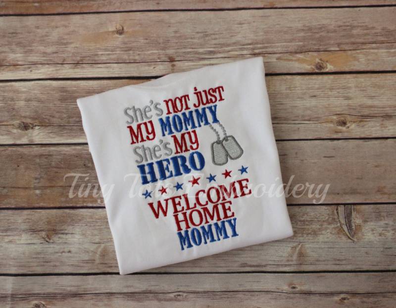 Heimkehr - Militärhemd Besticktes Helden-Design, Anpassbar von TinyTotsBoutiqueTM