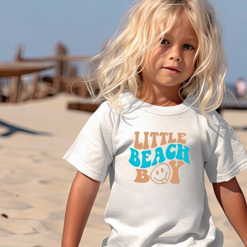 Little Beach Boy Shirt | Kinder T-Shirt Boho Strand Sommer Kleinkind Tees Junge Geburtstagsgeschenk von TinyTotsKids