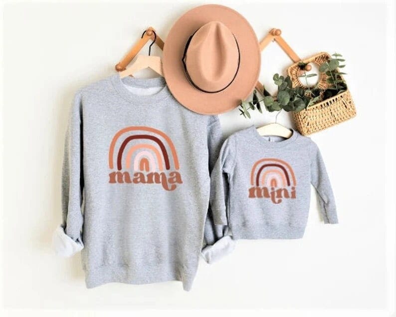 Mama Und Ich Outfit | Mini Sweatshirt Mommy & Me Passender Pullover Mutter Tochter Mom Geschenk Muttertagsgeschenk von TinyTotsKids