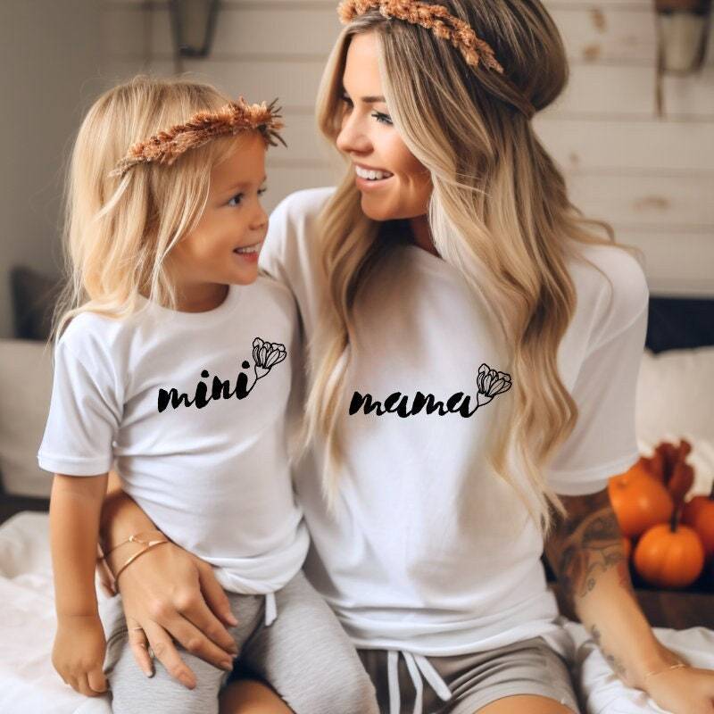 Mama Und Ich Outfit | Mommy & Me T-Shirt Sohn Mutter Tochter Shirts Mini Neue Mom Geschenk Muttertagsgeschenk von TinyTotsKids