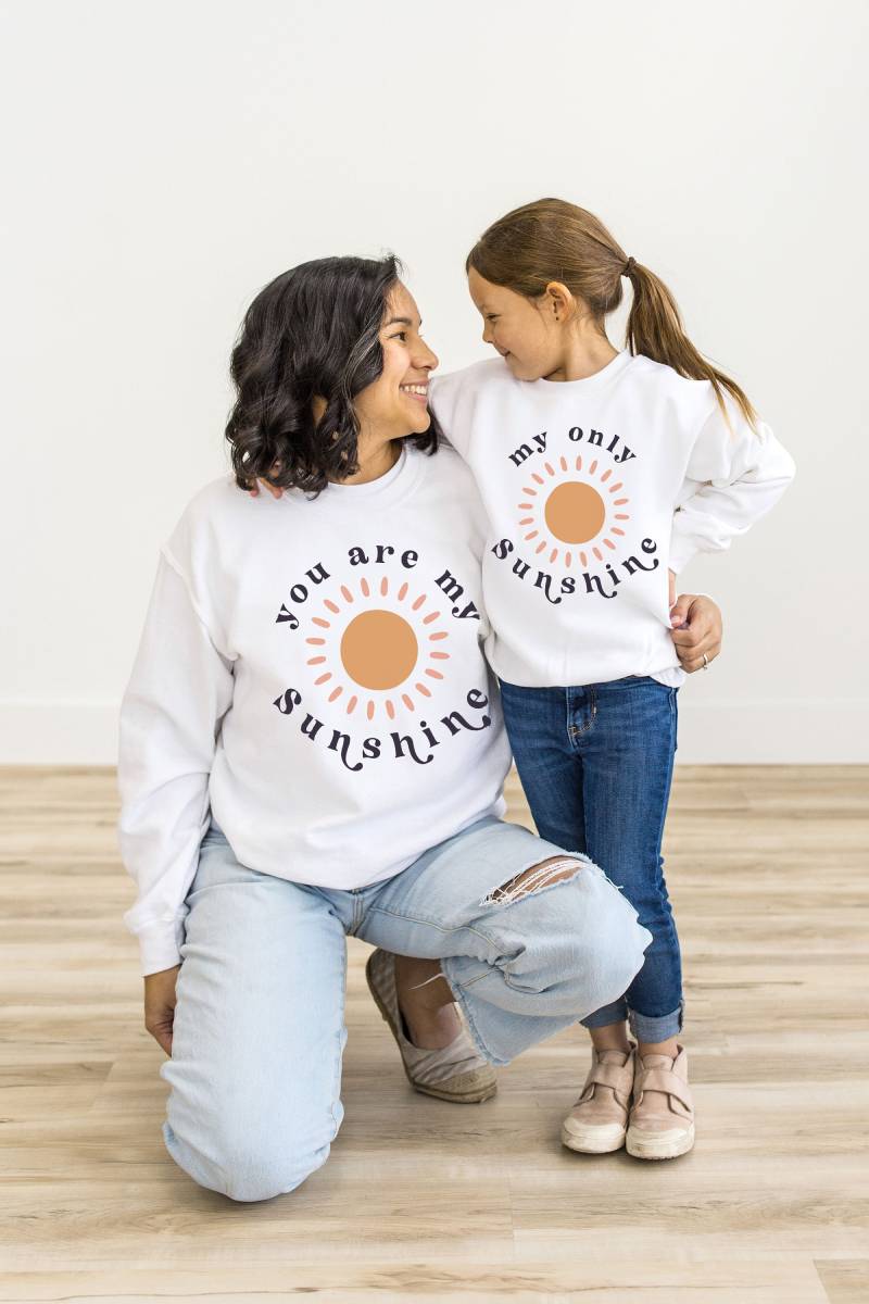 Mama Und Ich Outfit | Mutter Sohn Sweatshirt |Mommy & Me Passender Pullover Geschenk Zum Muttertag von TinyTotsKids