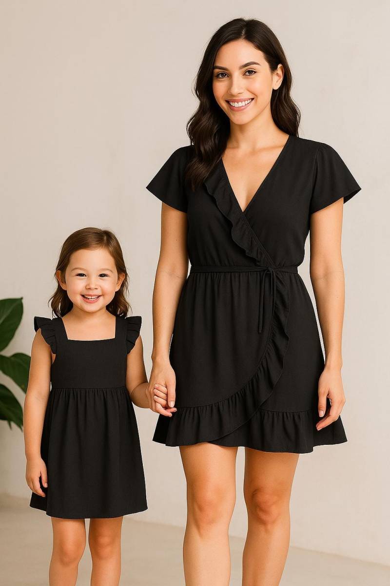 Mami Und Mich Kleider Schwarz, Passende Outfits, Ich Mutter Tochter Kleid, Geschenk, Schwarzes Wickelkleid von TinyTotsKids