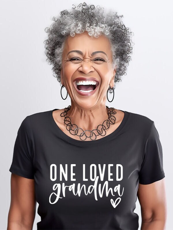 Oma Shirt | Est 2024 Cooles Tshirt Geschenk Für Neue Großmutter Schwangerschaftsankündigung Eine Geliebte Oma Shirt | Est 2024 Cooles Tshirt Geschenk Für Neue Großmutter Schwangerschaftsankündigung Eine Geliebte von TinyTotsKids