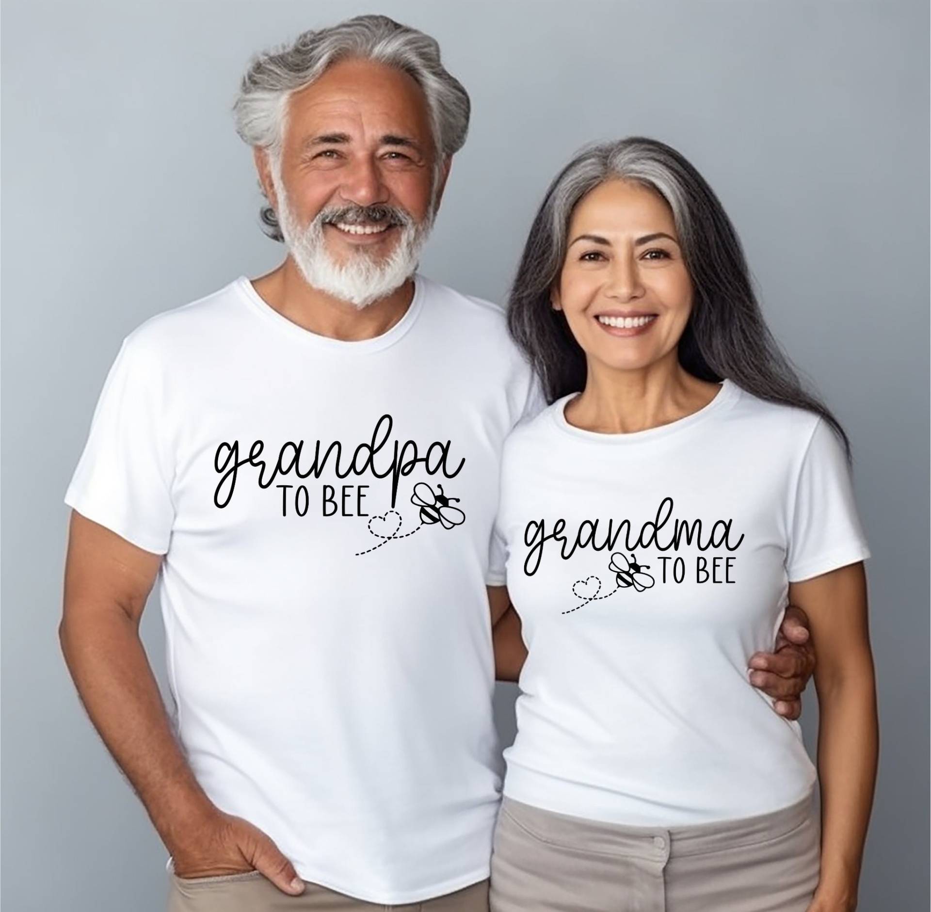 Oma Zum Bienen Shirt | Opa Bienenshirt Geschenk Für Nana Sweatshirt Neues Großelterngeschenk Schwangerschaftsmitteilung Oma Zum Bienen Shirt | Opa Bienenshirt Geschenk Für Nana Sweatshirt Neues Großelterngeschenk Schwangerschaftsmitteilung von TinyTotsKids