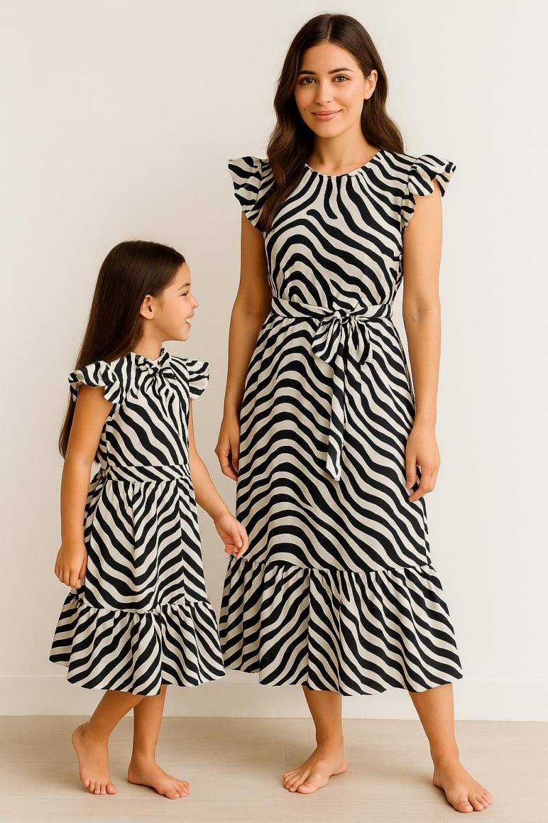 Zebra Print Mommy & Me Passende Kleider Leichtes Viskose-Mutter-Tochter-Outfit, Mutter-Tochter-Kleider, Animal Print-Kleid von TinyTotsKids