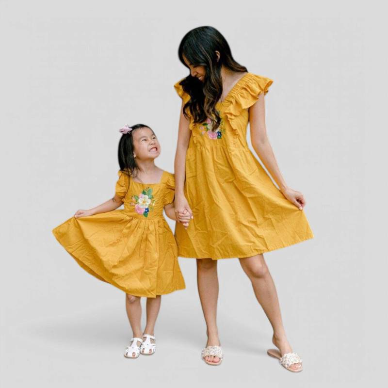 stickerei Mommy & Me Kleider, & Passende Outfits, Me Mutter Tochter Kleid, Tochter, Muttertagsgeschenk von TinyTotsKids