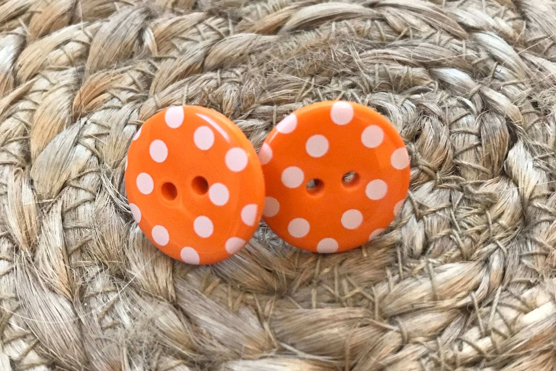 Große Retro Polka Dot Button Ohrringe Große Retro Polka Dot Button Ohrringe von TinyTreasureDesignCo