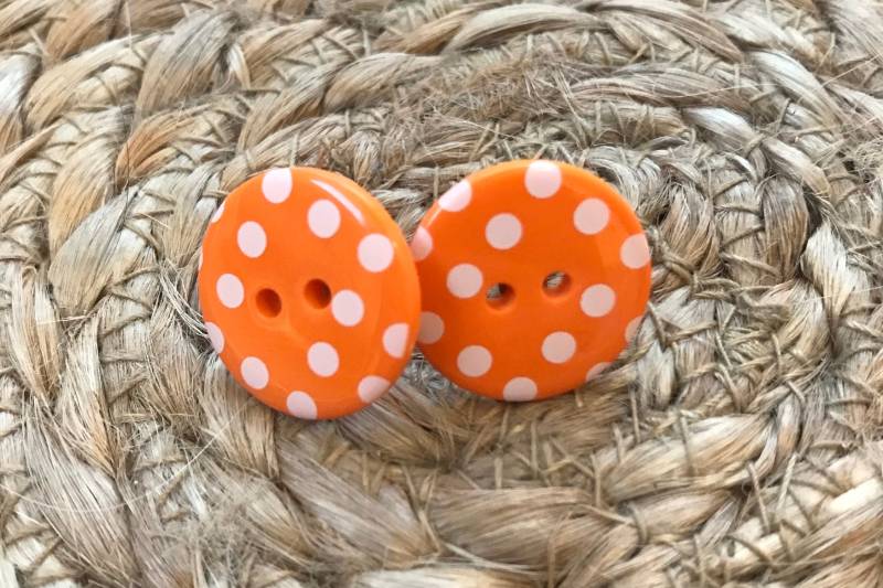 Große Retro Polka Dot Button Ohrringe Große Retro Polka Dot Button Ohrringe von TinyTreasureDesignCo