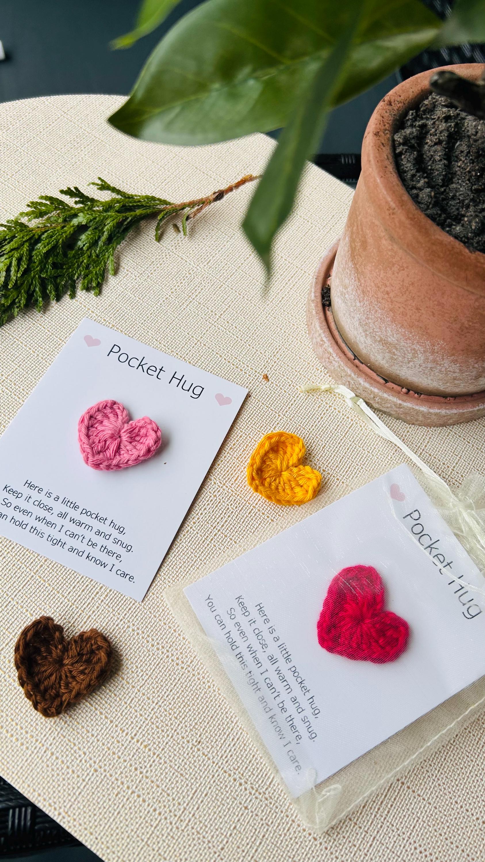 Gehäkeltes Herz - Taschenumarmung, Glücksbringer, Geschenk Für Sie von TinyloopsShop