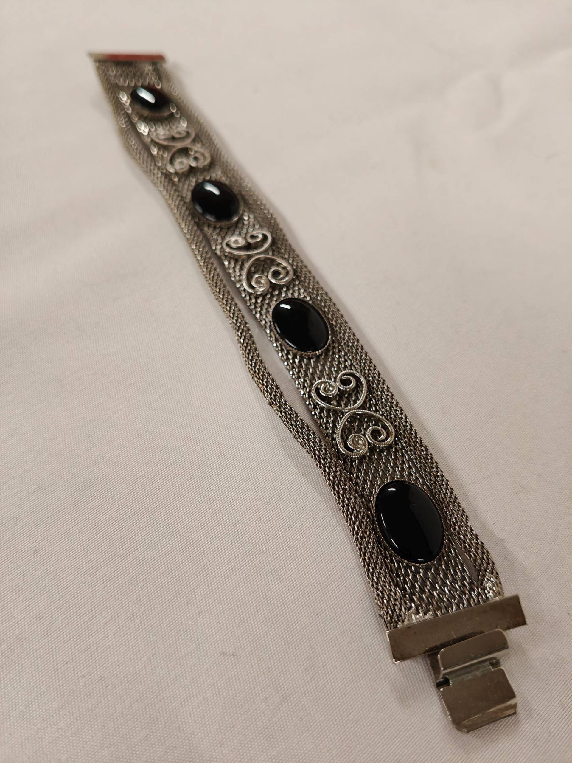 star N.y. Silberfarbenes Mesh-Armband Mit Schwarzem Faux-stein | 1970Er Jahre Haute Cooutre T Ko star N.y. Silberfarbenes Mesh-Armband Mit Schwarzem Faux-stein | 1970Er Jahre Haute Cooutre T Ko von Tipsfortreasure