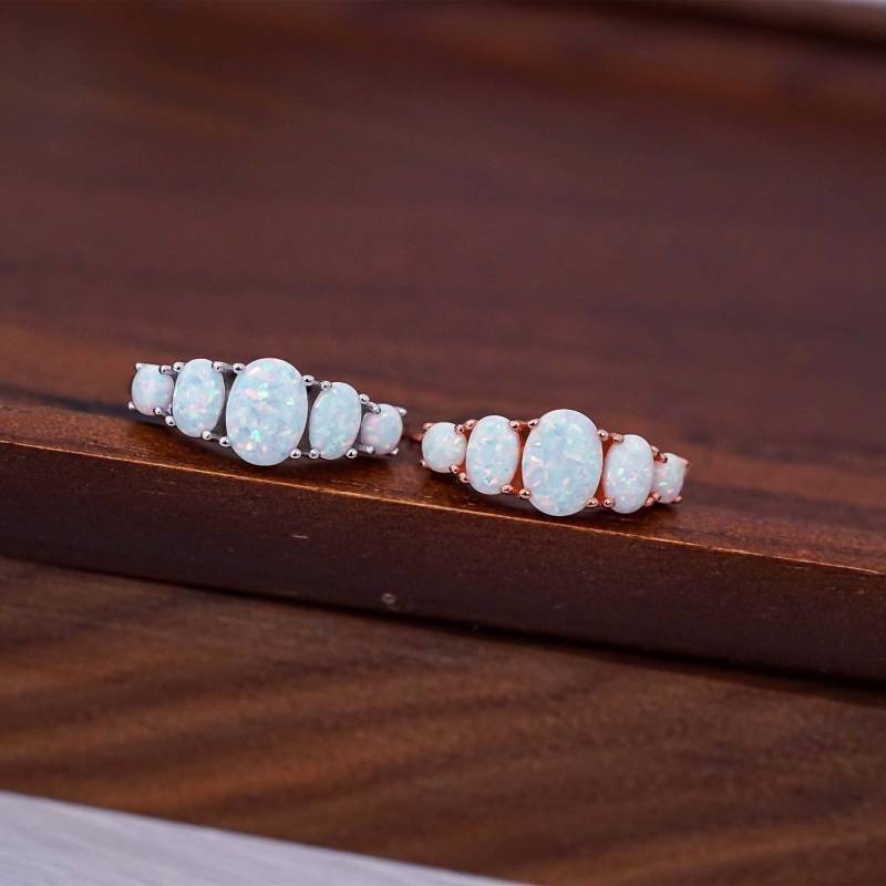 Zierlicher Opal Ring, Sterling Silber Oktober Geburtsstein Schmuck von TiramisuJewelry