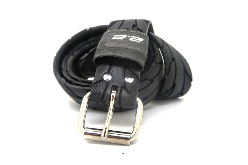 Fahrradreifengürtel "2.2" | Upcycled Vegan Handmade Von Tirebelt.com - Kollektion 2022 von Tirebelt
