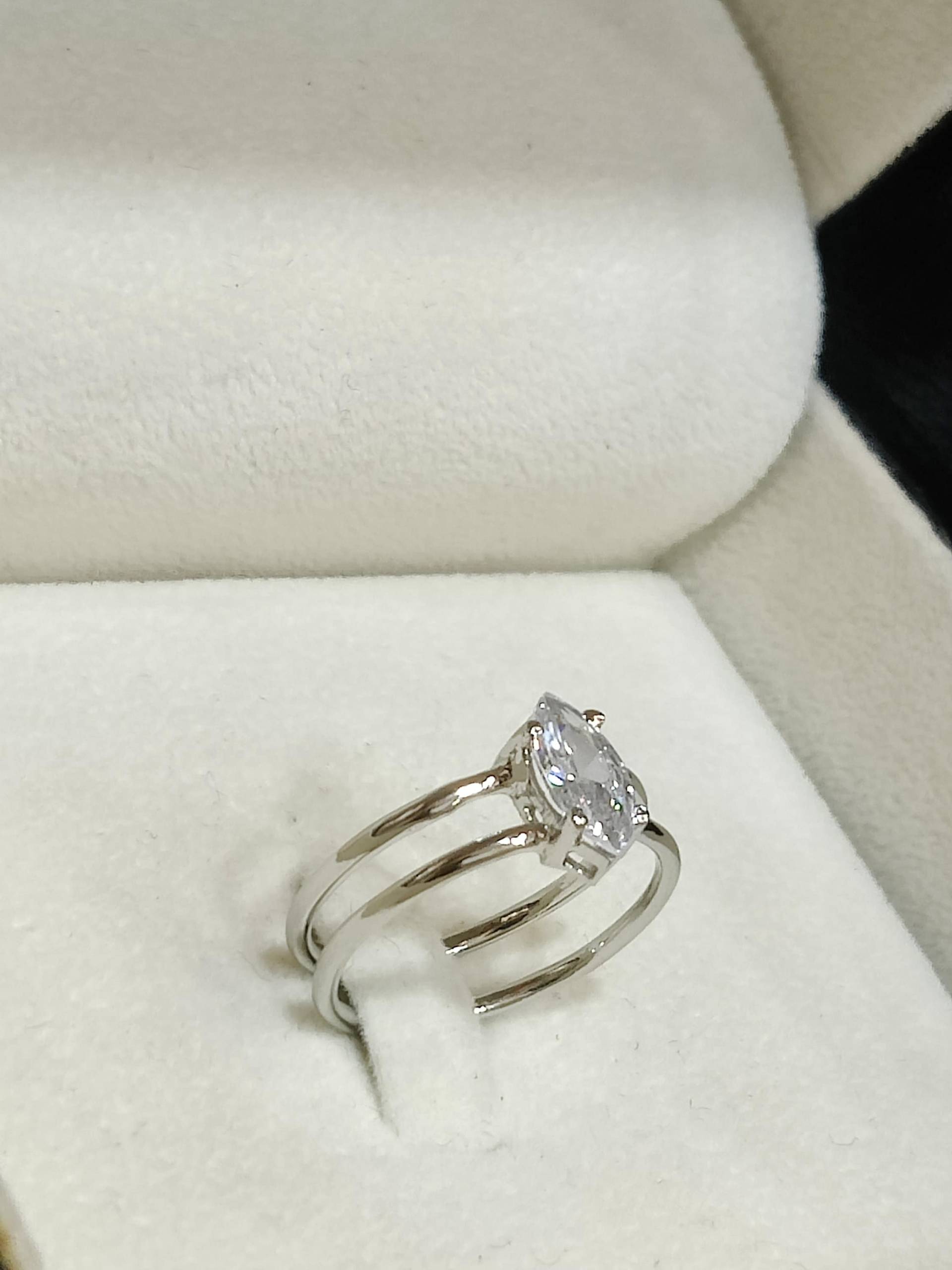 1.60 Karat Marquise-Diamantring Sterlingsilber, Jubiläumsband Aus 14 Weißgold 1.60 Karat Marquise-Diamantring Sterlingsilber, Jubiläumsband Aus 14 Weißgold von TishyaJewellers