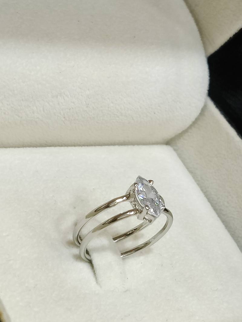 1.60 Karat Marquise-Diamantring Sterlingsilber, Jubiläumsband Aus 14 Weißgold von TishyaJewellers