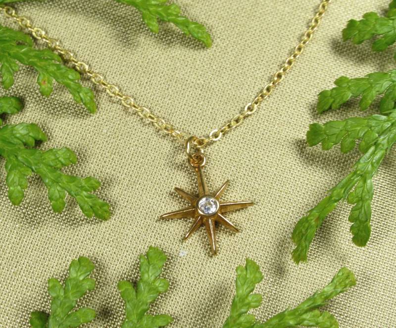Zarte Halskette Funkelstern Aus Goldenem Messing Mit Funkelndem Sternanhänger | 2352 von TitaniasZauberwald