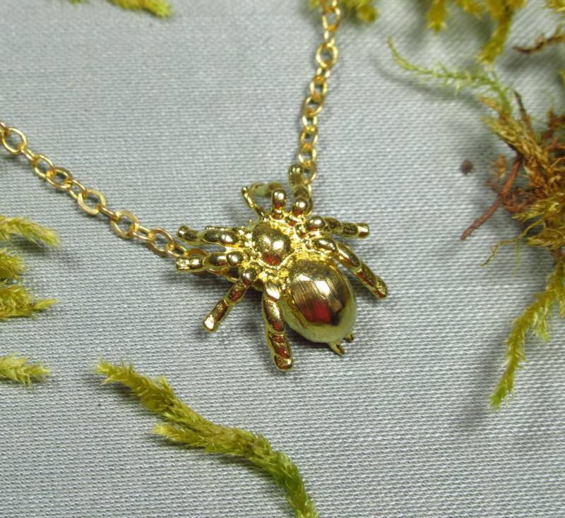 Halskette Kleine Spinne Aus Goldenem Messing Mit Spinnenanhänger | 2134 von TitaniasZauberwald